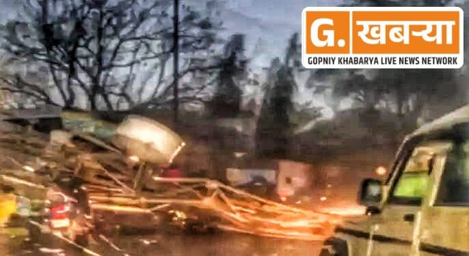 साताऱ्यात पावसाचा हाहाकार; यवतेश्वर घाटात टॉवर कोसळला