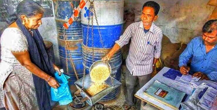 मिरज शासकीय गोदामाचे उत्कृष्ट वितरण व्यवस्थापन, प्रति महिना ७३९० क्विंटल धान्याचे वितरण.