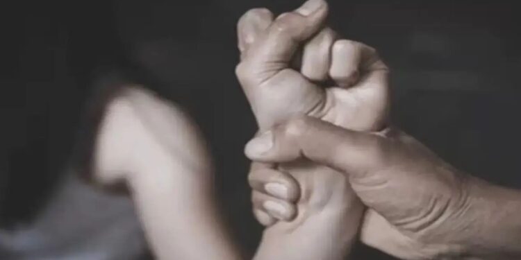 सांगलीत अल्पवयीन मुलीचा विनयभंग, गुन्हा दाखल