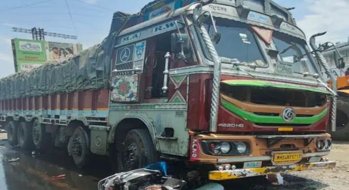 ब्रेकिंग | नवले ब्रीजजवळ ट्रेलरचा ब्रेक फेल; तीन वाहनांना धडक, एकाचा जागीच मृत्यू