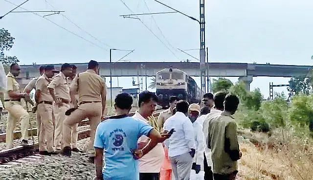 सांगली ब्रेकिंग | पुणे-मिरज मार्गावर शेतकर्यांचा रेल रोको