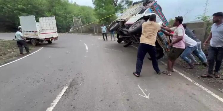 ब्रेकिंग | जोतिबाच्या दर्शनावरून परतताना सादळे-मादळे घाटात अपघात; ३ जखमी