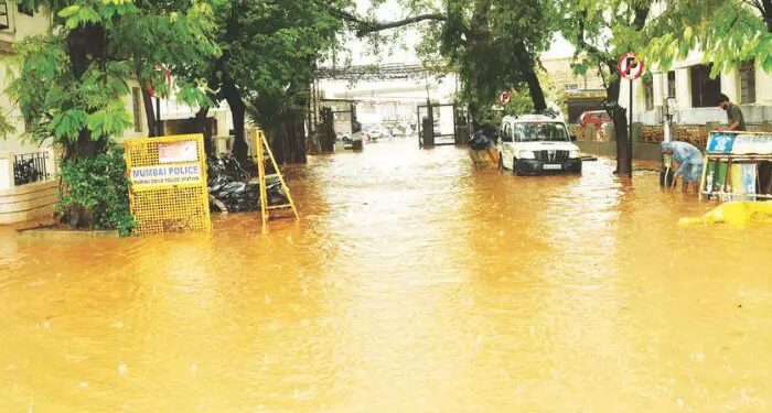 ब्रेकींग | मंत्रालयात पाणी शिरले, कर्मचाऱ्यांची तारांबळ; शासकीय वाहने बुडाली पाण्यात