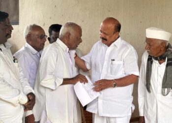 आरगेतील माळी कुटुंबाला आमदार खाडे यांच्या प्रयत्नातून ४ लाख रुपयांची आर्थिक मदत