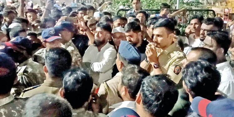 मोठी बातमी | मिरजेतील तणाव तब्बल चार तासांनी निवळला, पोलिसांची यशस्वी भूमिका, तातडीने निर्णय..!
