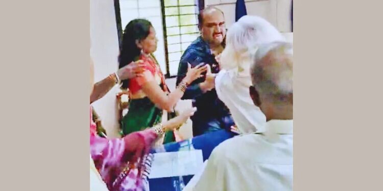 निलंबनाच्या रागातून कवठेमहांकाळ आगार व्यवस्थापकाला मारहाण