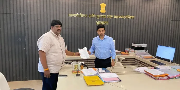 निरंजन आवटींचे आयुक्तांना निवेदन.! म्हणाले,गणेशोत्सवाच्या आधी ‘हे’ करा..