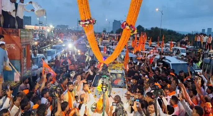 मराठ्यांचे वादळ मुंबईत धडकले, ‘एक मराठा लाख मराठा’च्या घोषणांनी वाशी टोल नाका दणाणला