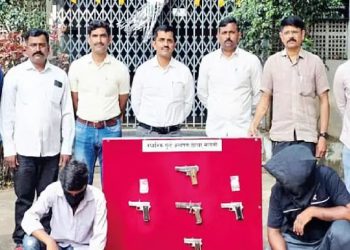 मिरजेत पिस्तूल तस्करी करणाऱ्या बामणोलीच्या दोघांना अटक, ५ गावठी पिस्तुलांसह १२ काडतुसे जप्त