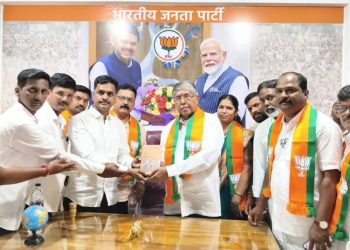 पालकमंत्री चंद्रकांत पाटील यांचा संजय पाटील यांना टोला : तासगावात भाजप कार्यालयांचे उदघाटन