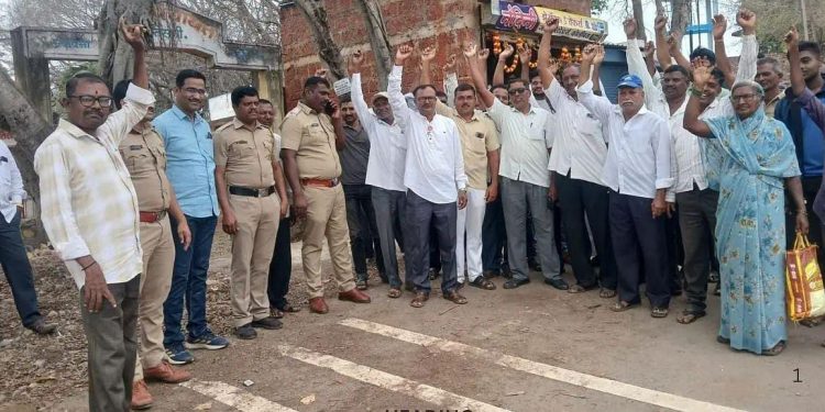 तिसंगीत शक्तिपीठ महामार्गाची मोजणी रोखली; पुन्हा आला तर हातात दगडे दिसतील: बाधीत शेतकऱ्यांचा इशारा