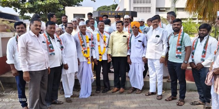 खोजनवाडीत काँग्रेसला बळ! माजी आ. विक्रमसिंह सावंत यांच्या नेतृत्वावर विश्वास ठेऊन महेश संती यांचा कार्यकर्त्यांसह भव्य पक्षप्रवेश