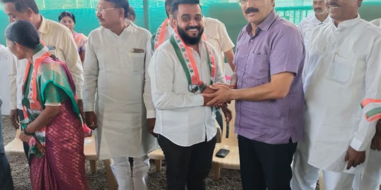 जतमध्ये राजकारण बदललं | भाजपचे माजी नगरसेवकासह राष्ट्रवादीच्या युवा नेत्याचा कॉंग्रेसमध्ये प्रवेश.