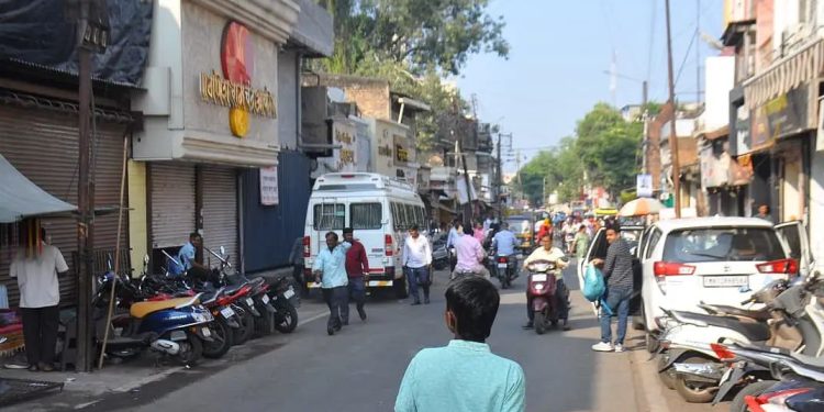 गोपनीय हिशेबाच्या डायऱ्या सापडल्या, ७ बड्या व्यावसायिकांवर इन्कम टॅक्सची धाड; ४० गाड्यांतून ९० अधिकाऱ्यांची फौज दाखल.!