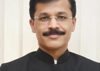 तुकाराम मुंढेंच्या निर्णयानं शिक्षण खातं हादरलं; एका दणक्यात तीन शिक्षक तडकाफडकी निलंबित