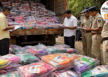 टेम्पोभरून उमेदवाराचा फोटो असलेल्या साड्या, हँडबीलचे गठ्ठे, झेडपी निवडणुकीत मतदारांना आमिष; भरारी पथकाने टेम्पो पकडला..!