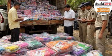 टेम्पोभरून उमेदवाराचा फोटो असलेल्या साड्या, हँडबीलचे गठ्ठे, झेडपी निवडणुकीत मतदारांना आमिष; भरारी पथकाने टेम्पो पकडला..!