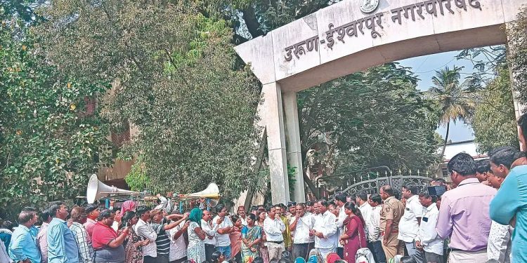 इस्लामपुरात आठवडा बाजारावरून वादंग.?