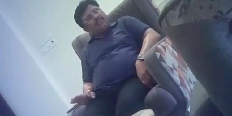 आमदार राजेश क्षीरसागर यांचा ‘टक्केवारीचा’ कथित व्हिडिओ प्रचंड व्हायरल, शिवसेना करणार कारवाई..? संभाषण काय झाले सविस्तर वाचा..!