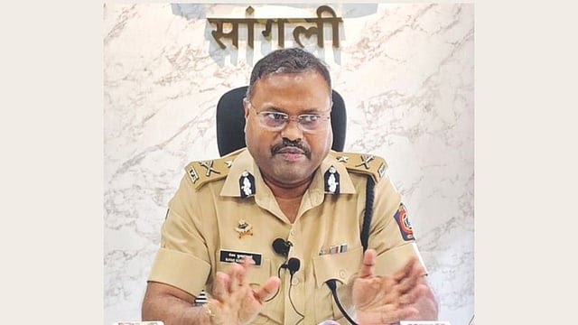 हलगर्जीपणा केल्यास अधिकाऱ्यांचे निलंबन