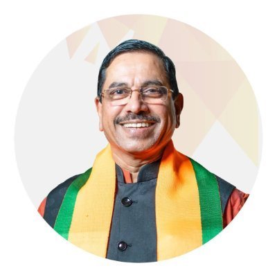 शिक्षणमंत्री धर्मेंद्र प्रधानांचा राजीनामा, प्रल्हाद जोशींकडे पदभार, जंतर-मंतरवर दीपके म्हणाले- झुकती है दुनिया, झुकाने वाला चाहिए