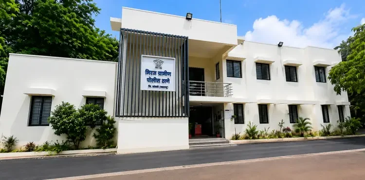गुंडेवाडीच्या ग्रामविकास अधिकाऱ्यासह लिपिकावर लाचलुचपत प्रतिबंधक विभागाची कारवाई, गुन्हा दाखल.!