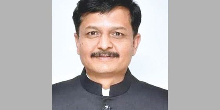 ब्रेकिंग | महसूल विभागात मोठा फेरबदल.! साताऱ्यातील २२३ अधिकारी आणि कर्मचाऱ्यांची तडकाफडकी बदली..!
